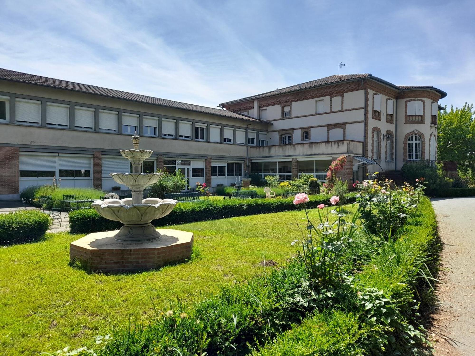 Centre Louis Ormieres Hotel Montauban Exterior foto