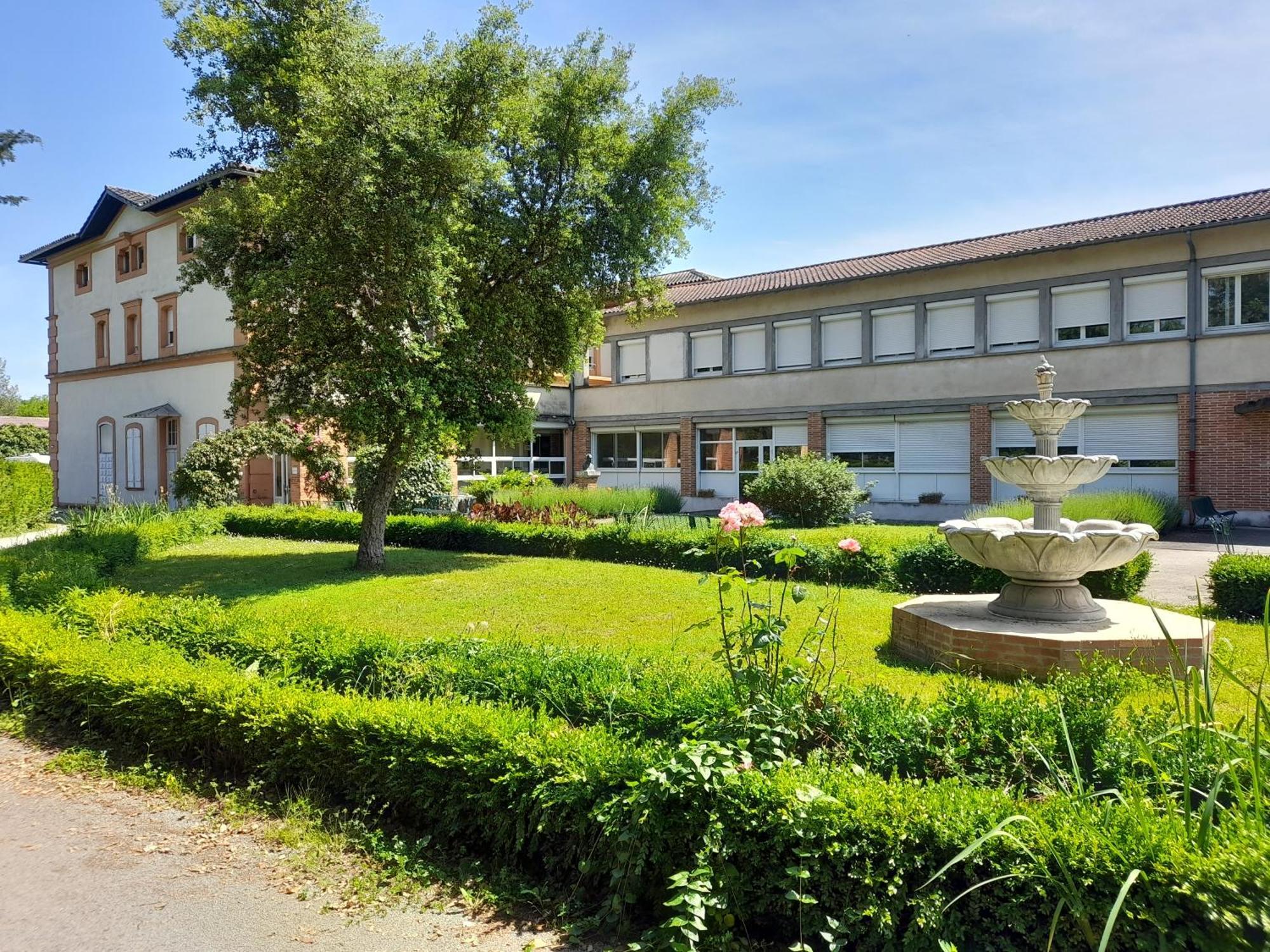 Centre Louis Ormieres Hotel Montauban Exterior foto