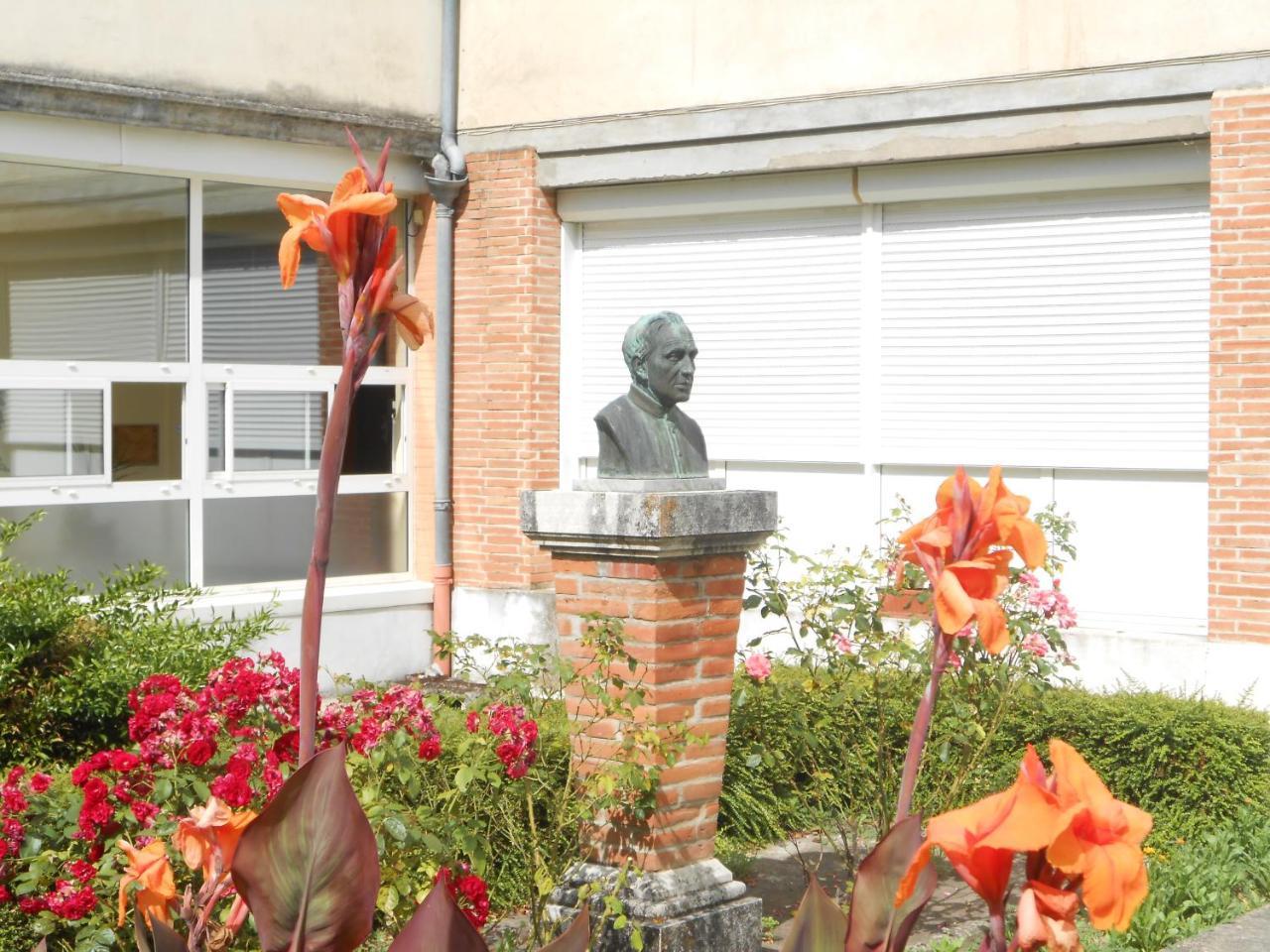 Centre Louis Ormieres Hotel Montauban Exterior foto